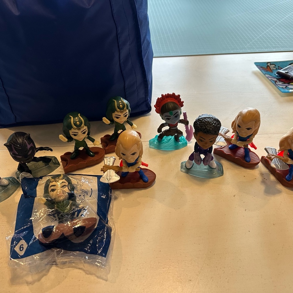 Marvel Action Figures Green and Red Playset